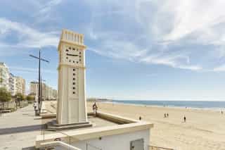 Les Sables d'Olonne - La Pendule sur la plage