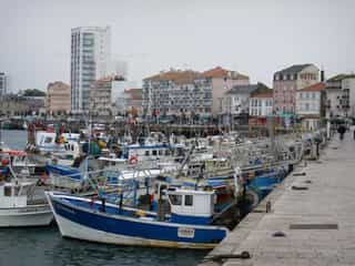 Port des Sables d'Olonne avec bateaux de pêche